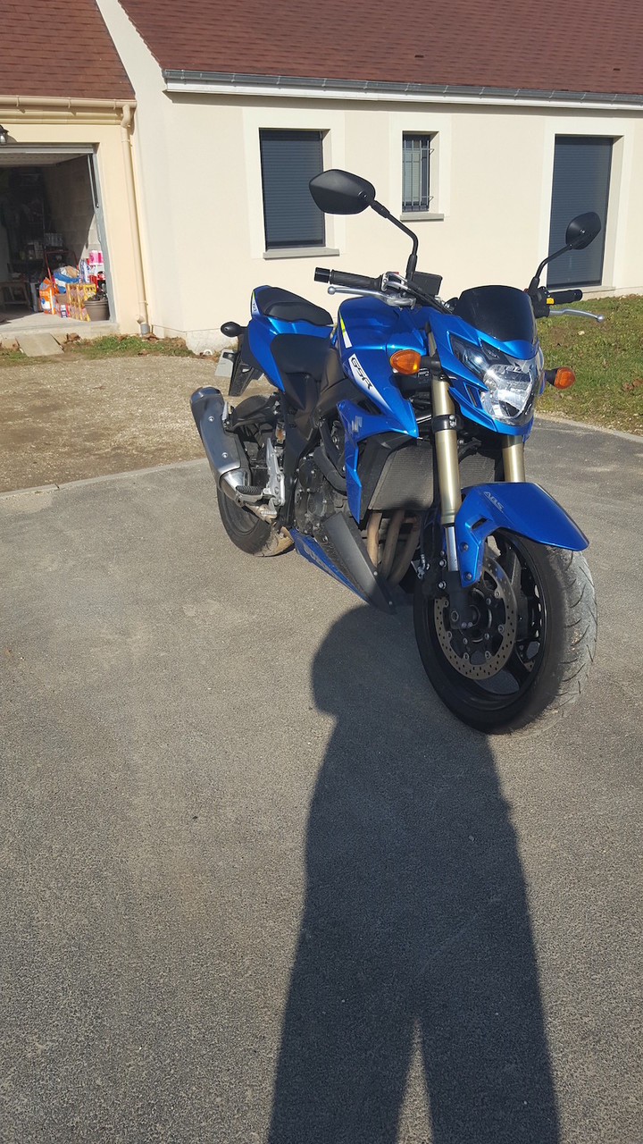 Photo SUZUKI GSR 750
