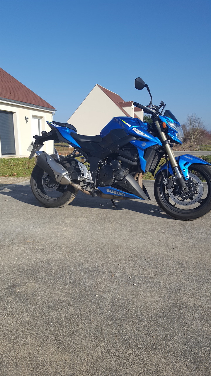 Photo SUZUKI GSR 750