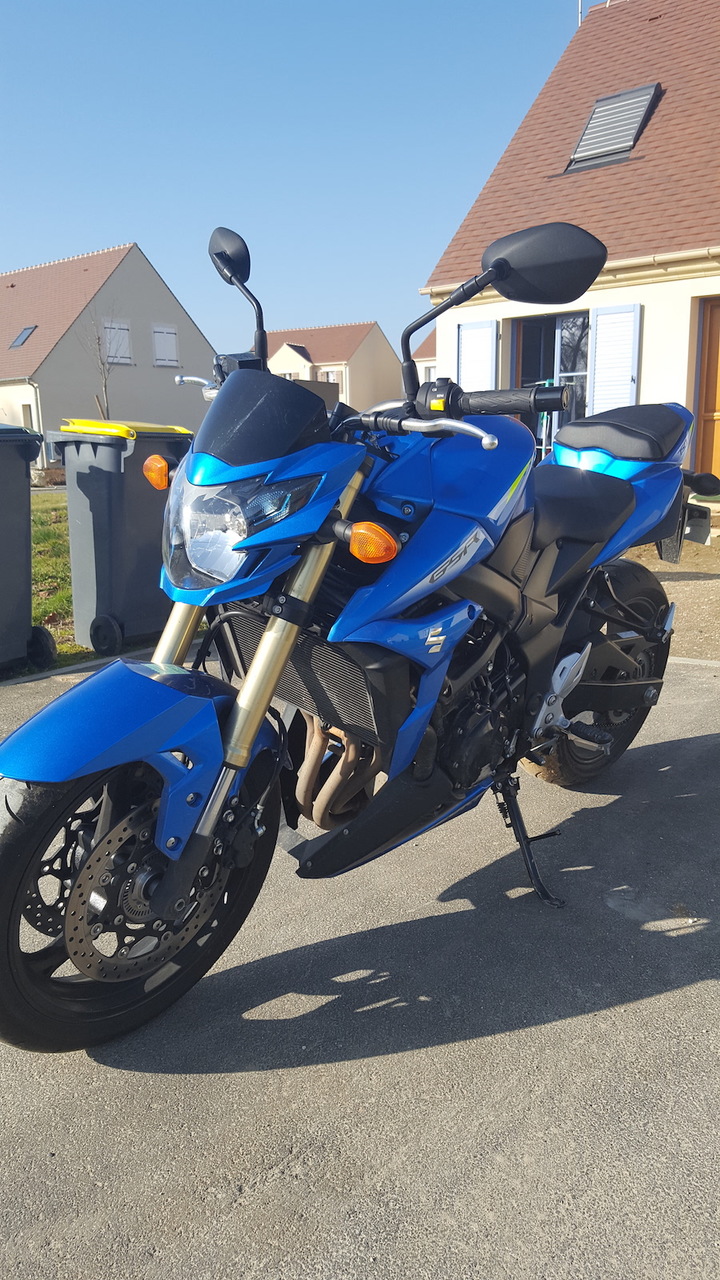 Photo SUZUKI GSR 750