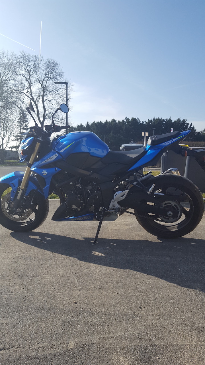 Photo SUZUKI GSR 750
