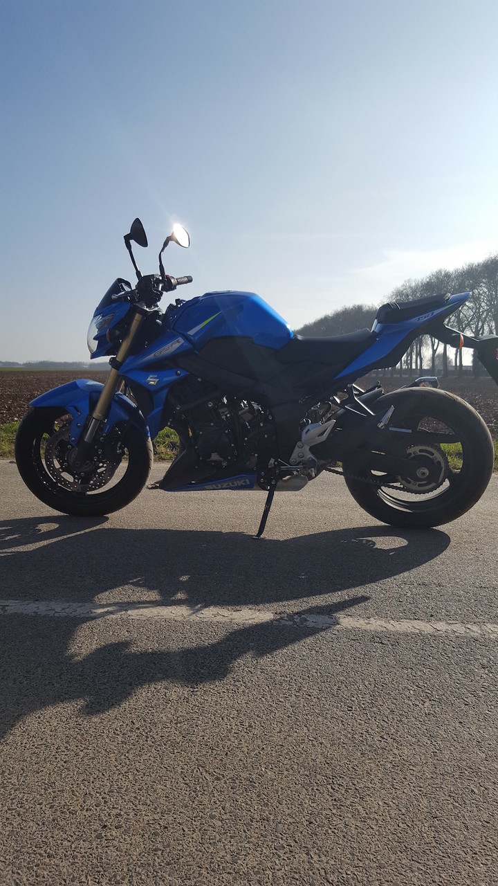Photo SUZUKI GSR 750