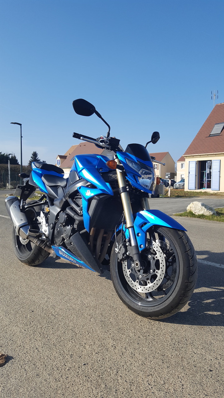 Photo SUZUKI GSR 750