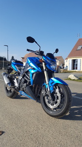 SUZUKI GSR 750