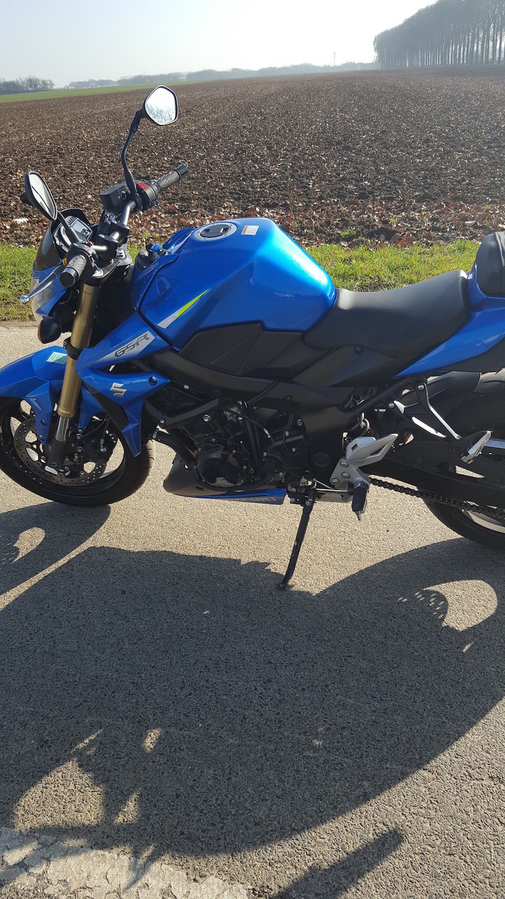 Photo SUZUKI GSR 750