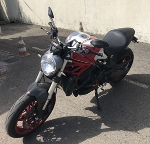DUCATI MONSTER 821