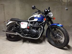 TRIUMPH BONNEVILLE T100