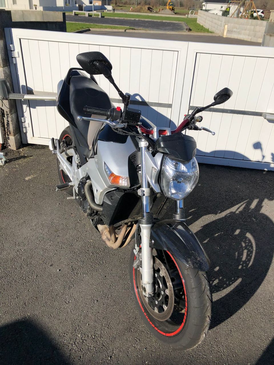 Photo SUZUKI GSR 600