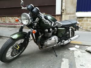 TRIUMPH THRUXTON