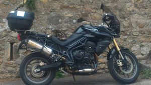 TRIUMPH TIGER 800