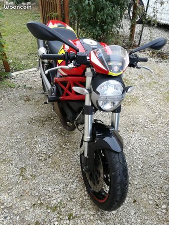 Photo DUCATI MONSTER 696