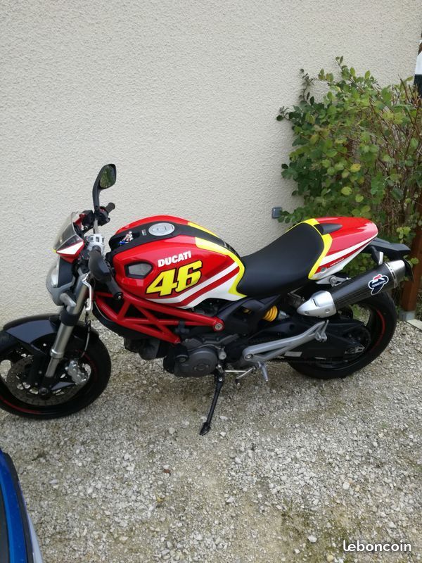 Photo DUCATI MONSTER 696