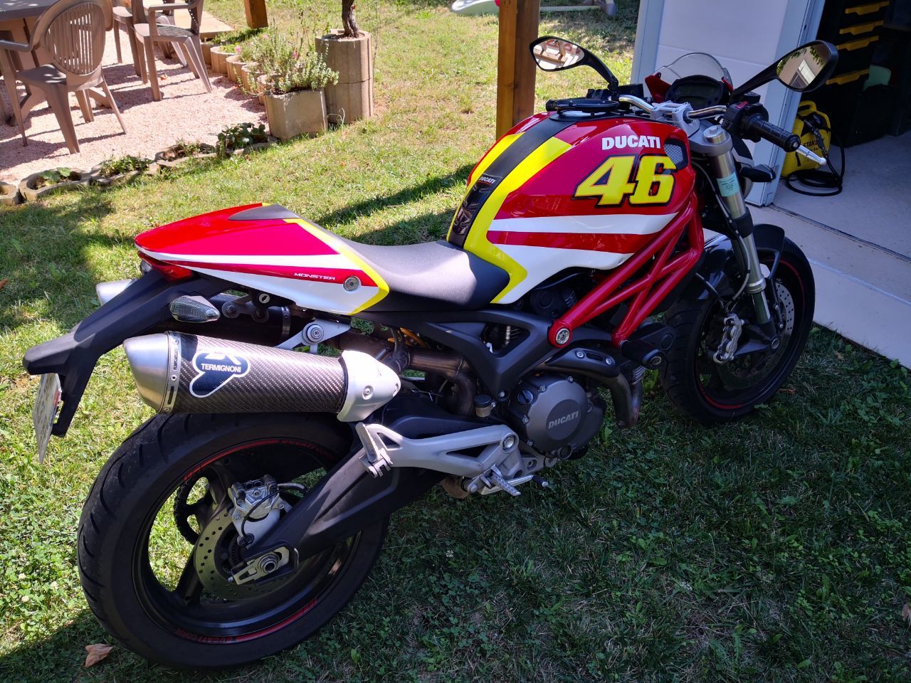 Photo DUCATI MONSTER 696