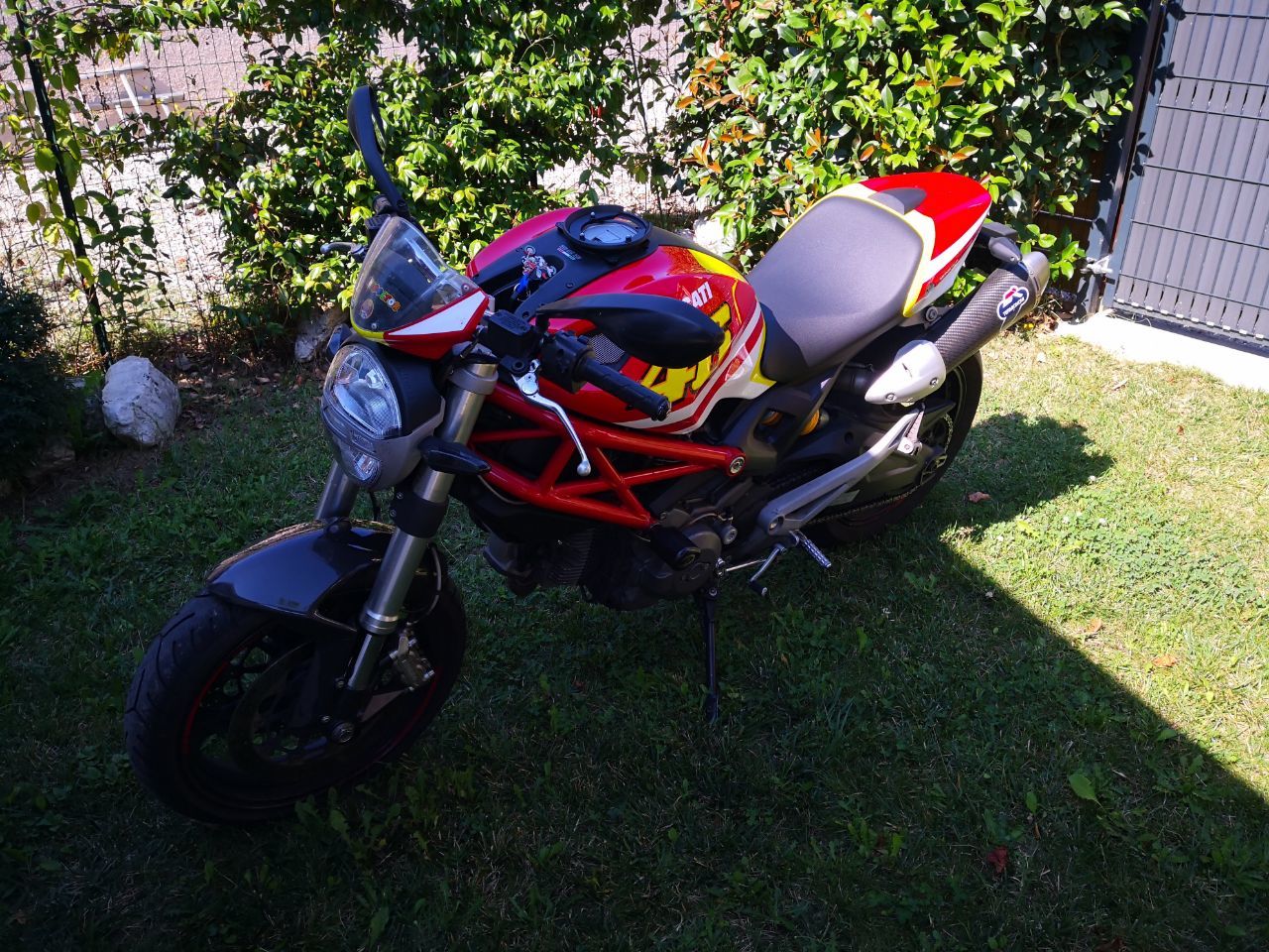 Photo DUCATI MONSTER 696