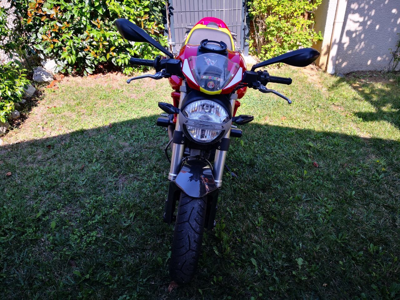 Photo DUCATI MONSTER 696