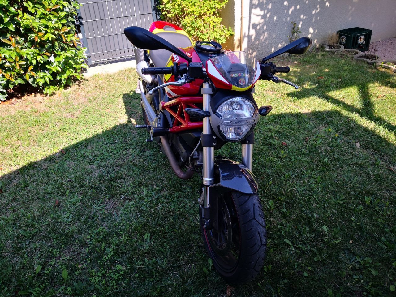 Photo DUCATI MONSTER 696