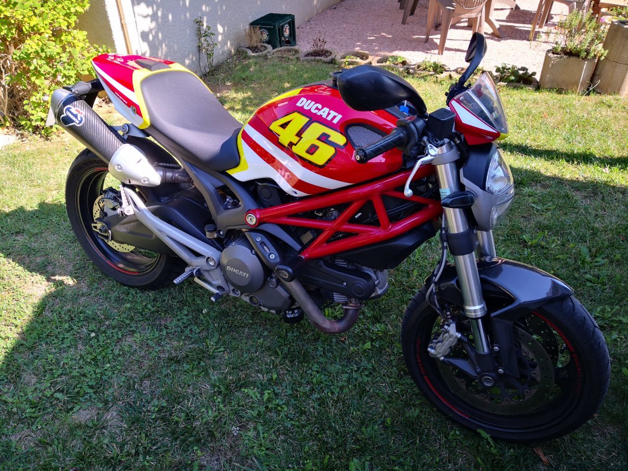 Photo DUCATI MONSTER 696