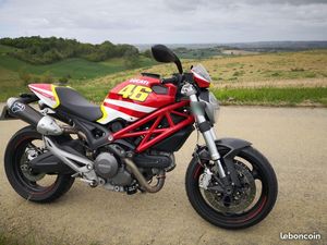 DUCATI MONSTER 696