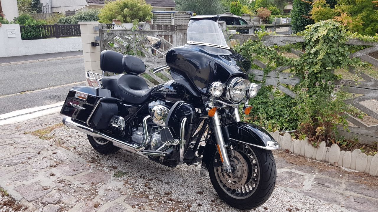 Photo HARLEY DAVIDSON FLH