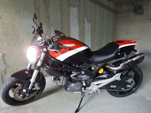 DUCATI MONSTER 696