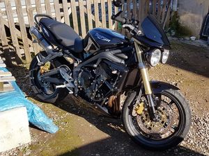 TRIUMPH STREET TRIPLE 675