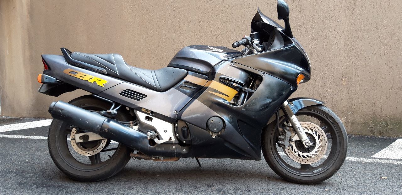 Photo HONDA CBR 1000 F