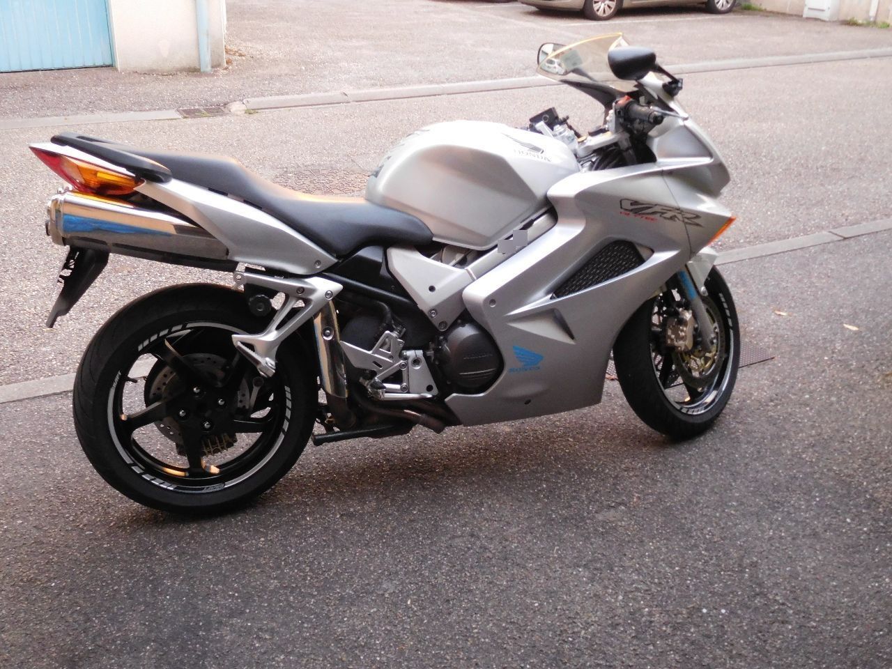 Photo HONDA VFR 800