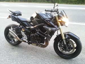SUZUKI GSR 750