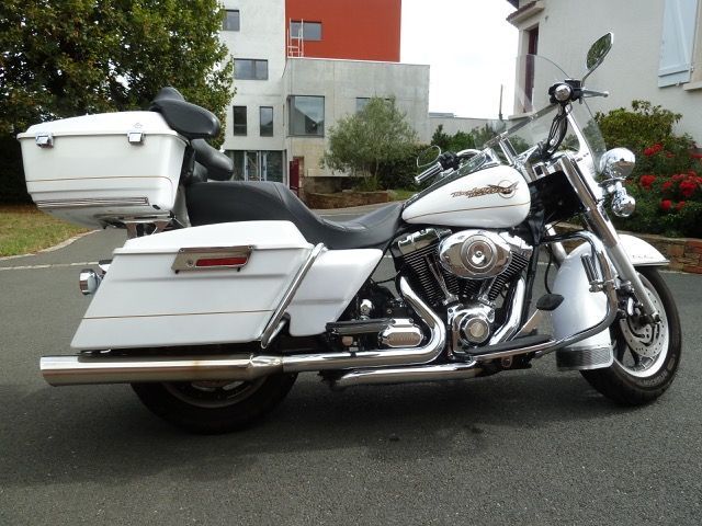 Photo HARLEY DAVIDSON FLH
