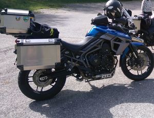 TRIUMPH TIGER 800