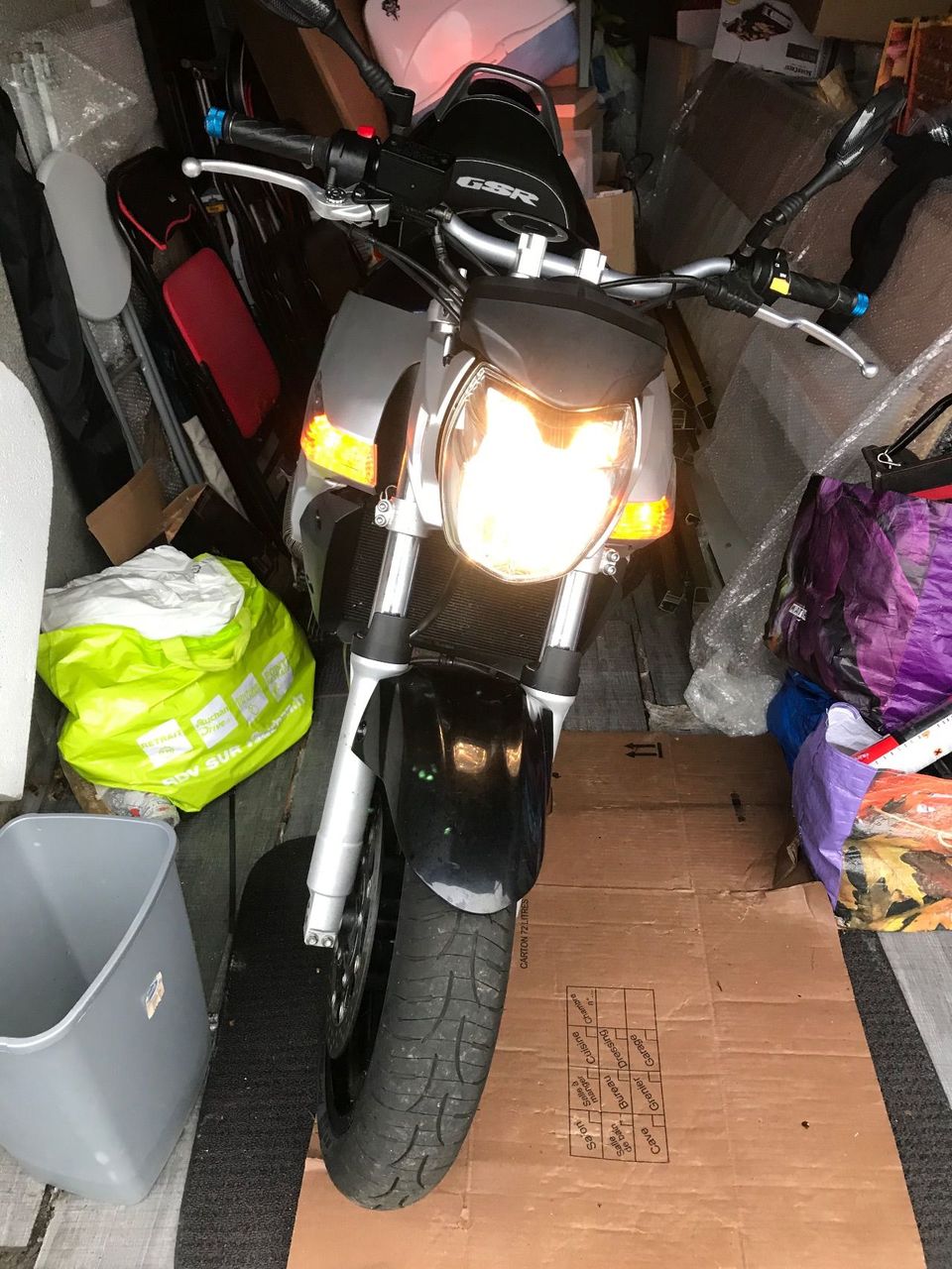 Photo SUZUKI GSR 600 U