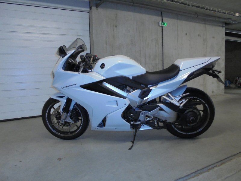 Photo HONDA VFR 800