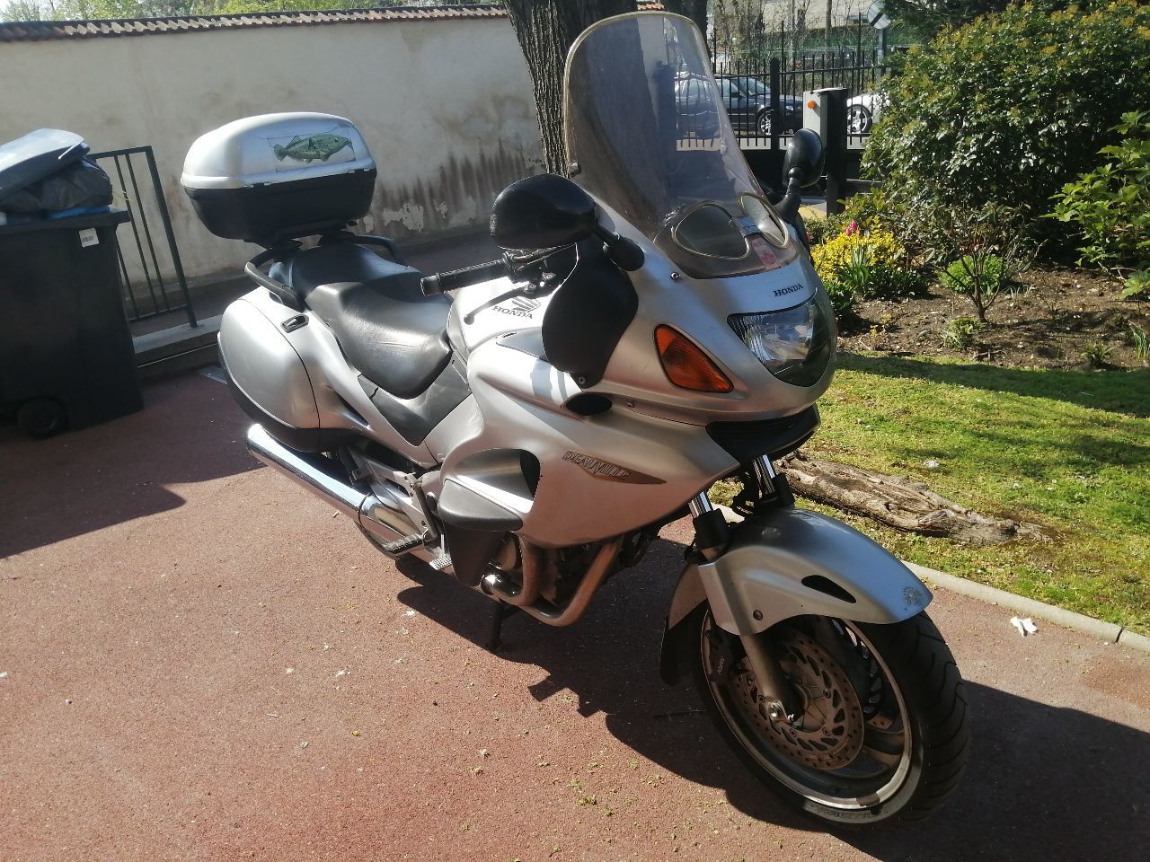 Photo HONDA NT 650 V