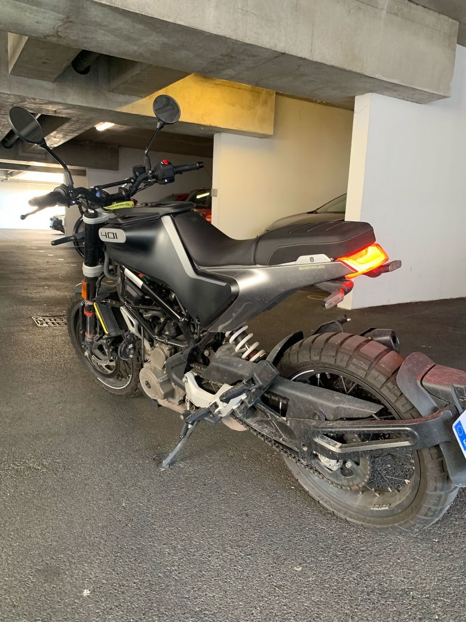 Photo HUSQVARNA SVARTPILEN