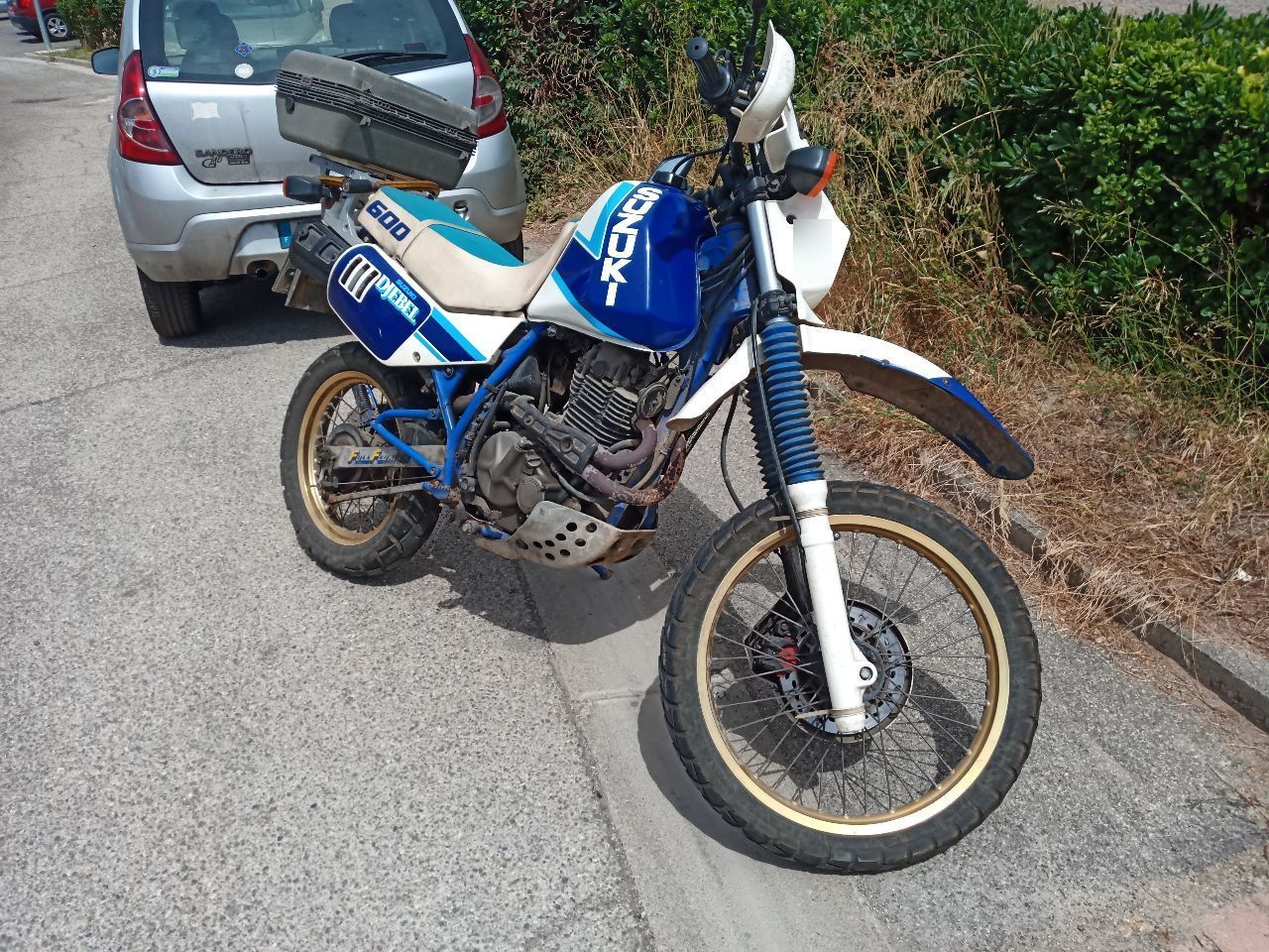 Photo SUZUKI DR 600