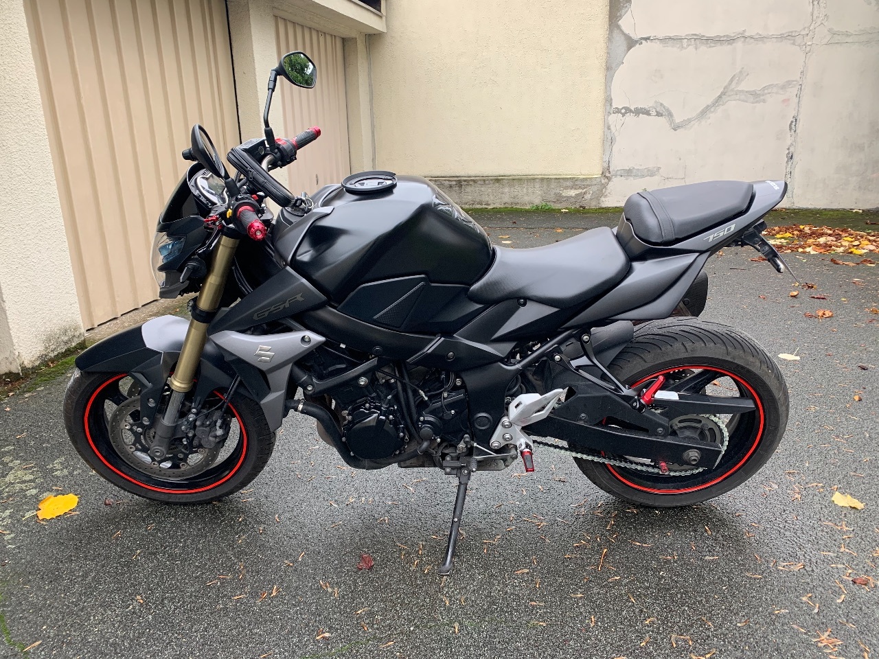 Photo SUZUKI GSR 750 A