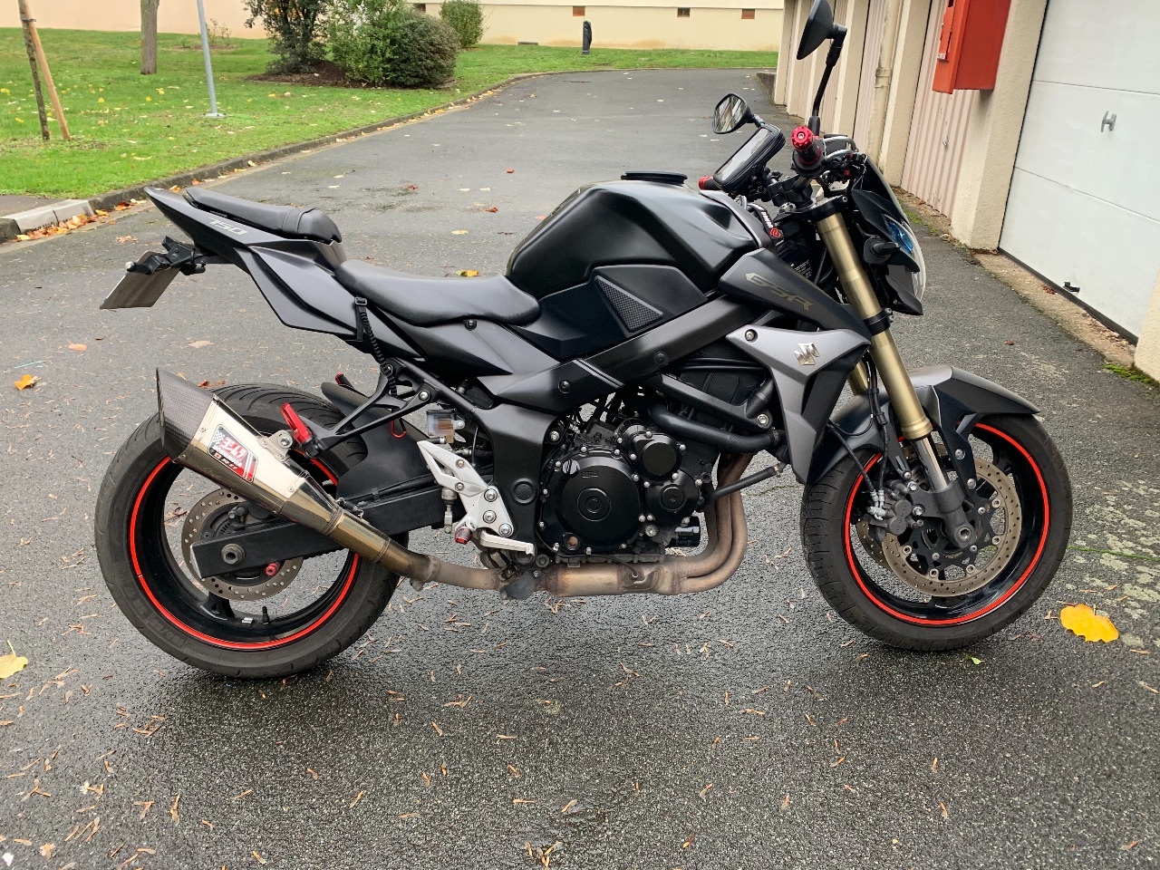 Photo SUZUKI GSR 750 A