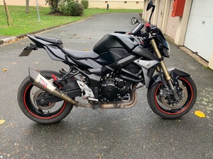 SUZUKI GSR 750 A