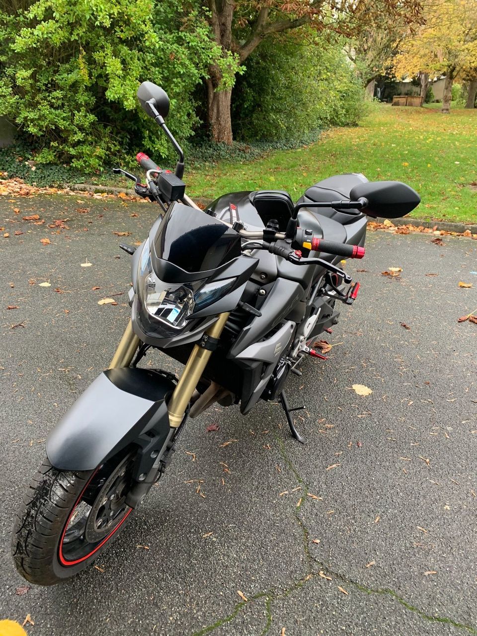 Photo SUZUKI GSR 750 A