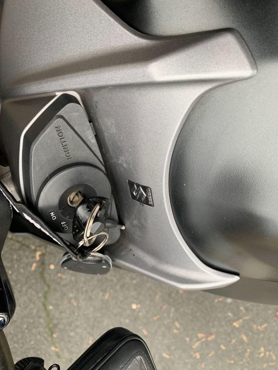 Photo SUZUKI GSR 750 A