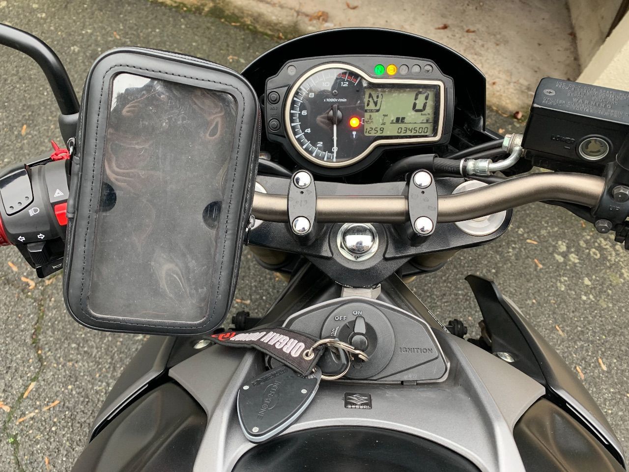 Photo SUZUKI GSR 750 A