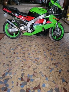 KAWASAKI NINJA ZX6R