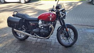 TRIUMPH STREET TWIN 900