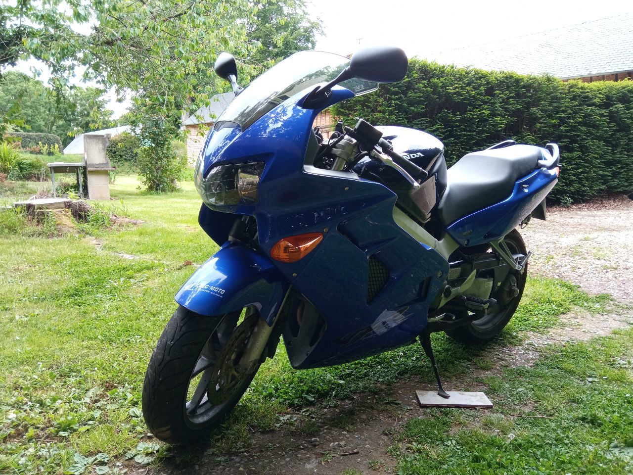 Photo HONDA VFR 800