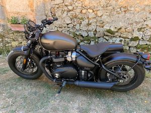 TRIUMPH BONNEVILLE BLACK BOBBER