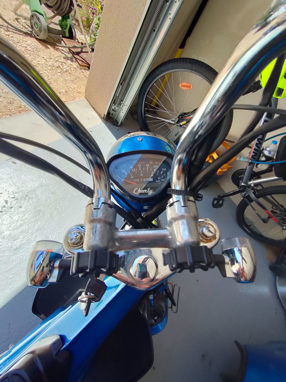 Photo CHARLY JAMES B 125