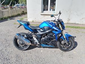 SUZUKI GSR 750