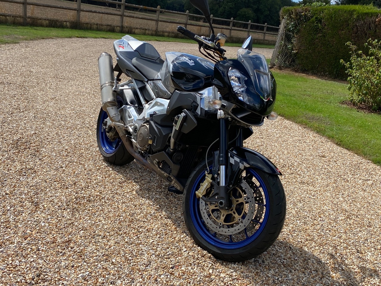 Photo APRILIA TUONO 1000