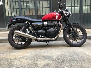 TRIUMPH STREET TWIN 900