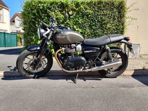 TRIUMPH STREET TWIN 900