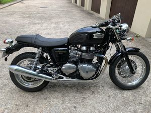TRIUMPH THRUXTON